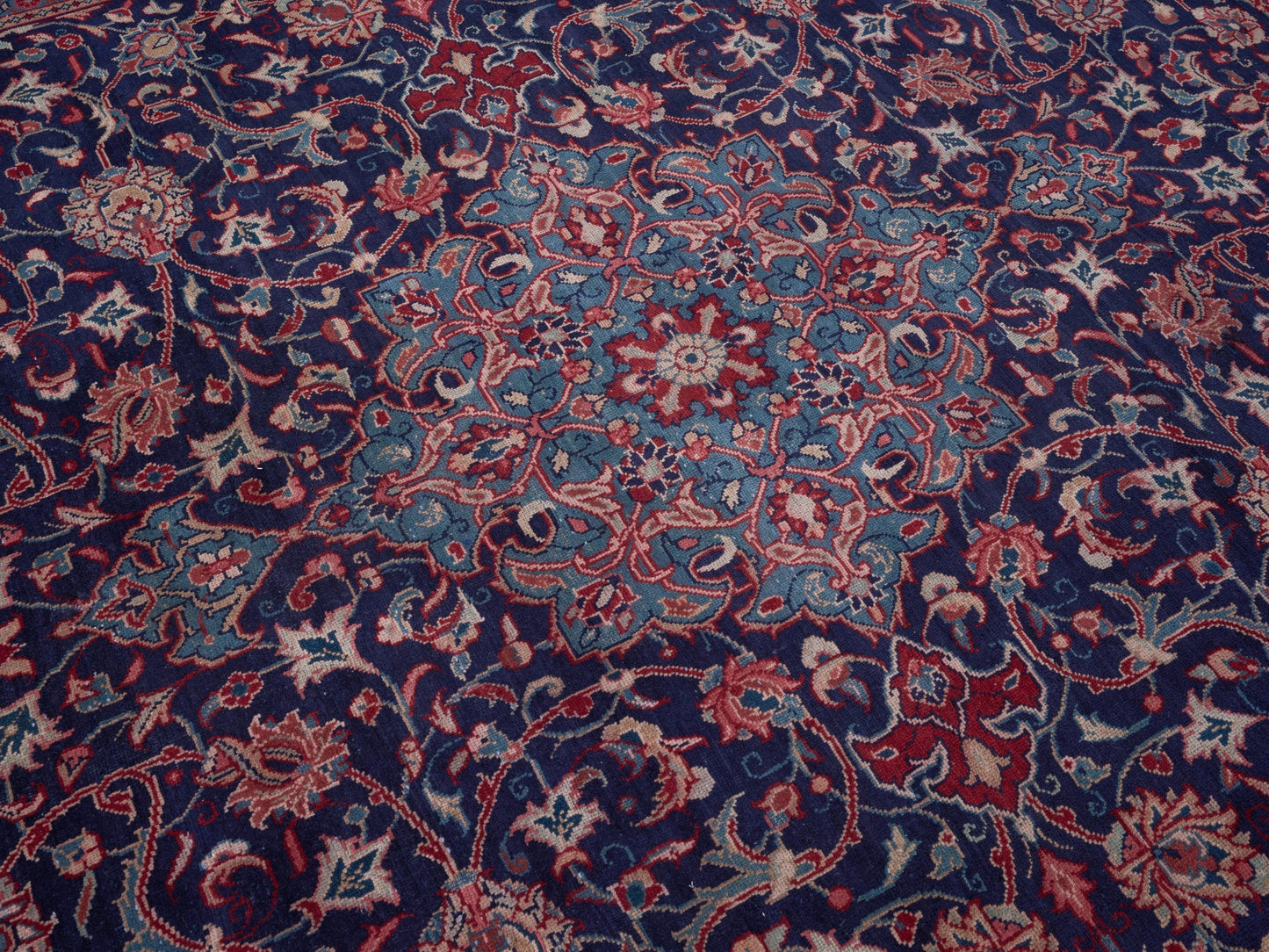 8978 - 9'5" x 12'11"