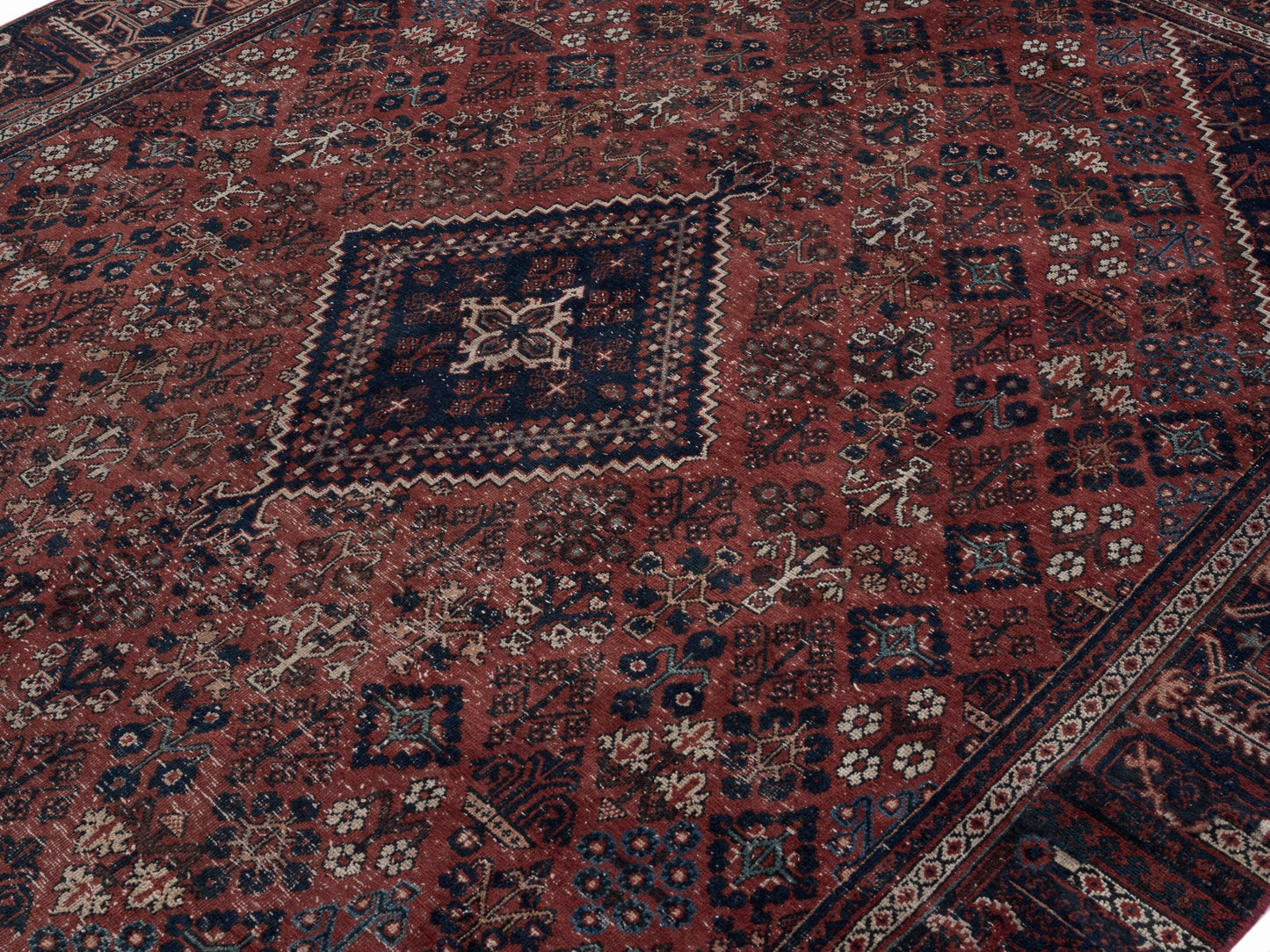 9046 - 7'9" x 10'11"