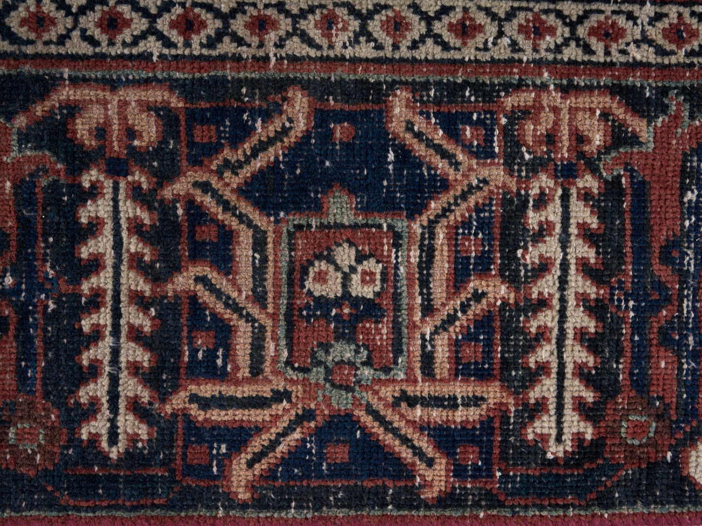 9046 - 7'9" x 10'11"