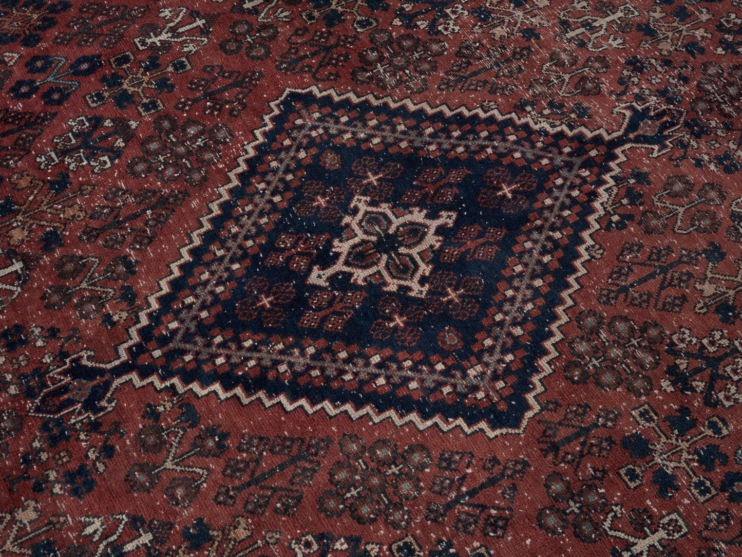 9046 - 7'9" x 10'11"