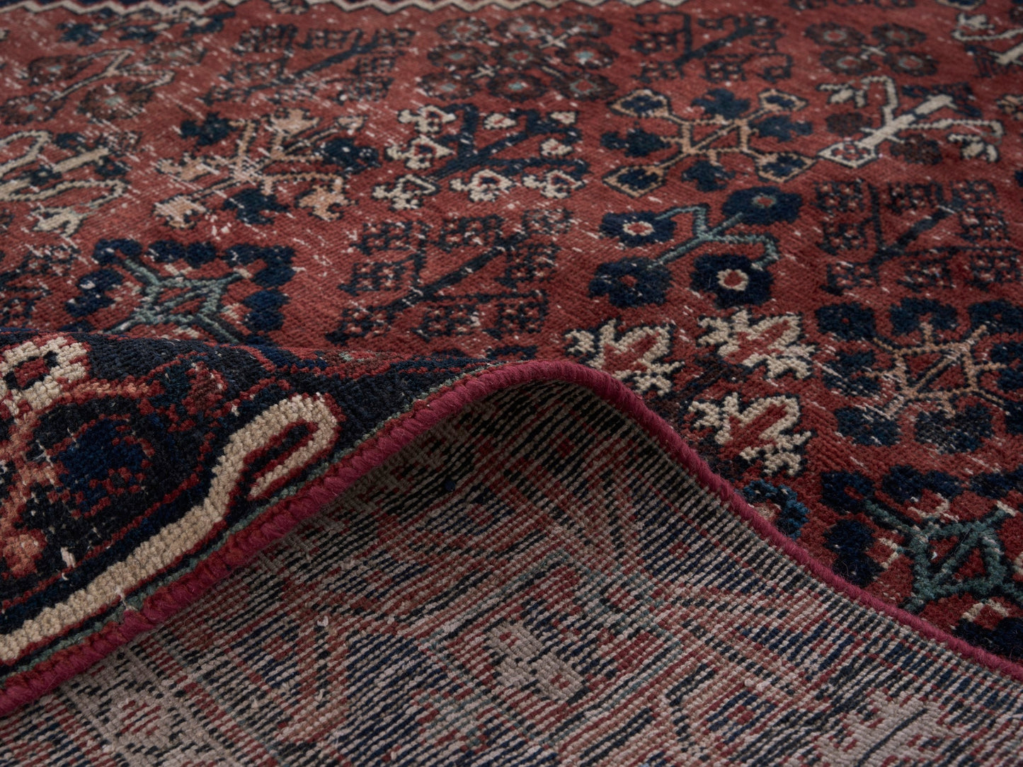 9046 - 7'9" x 10'11"