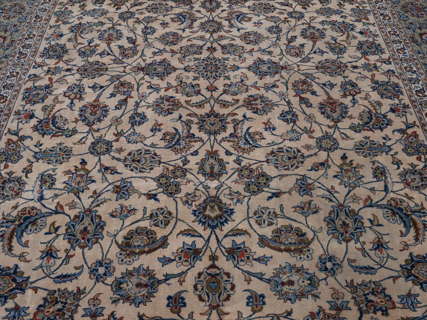 XL337 - 8'3" x 12'2"