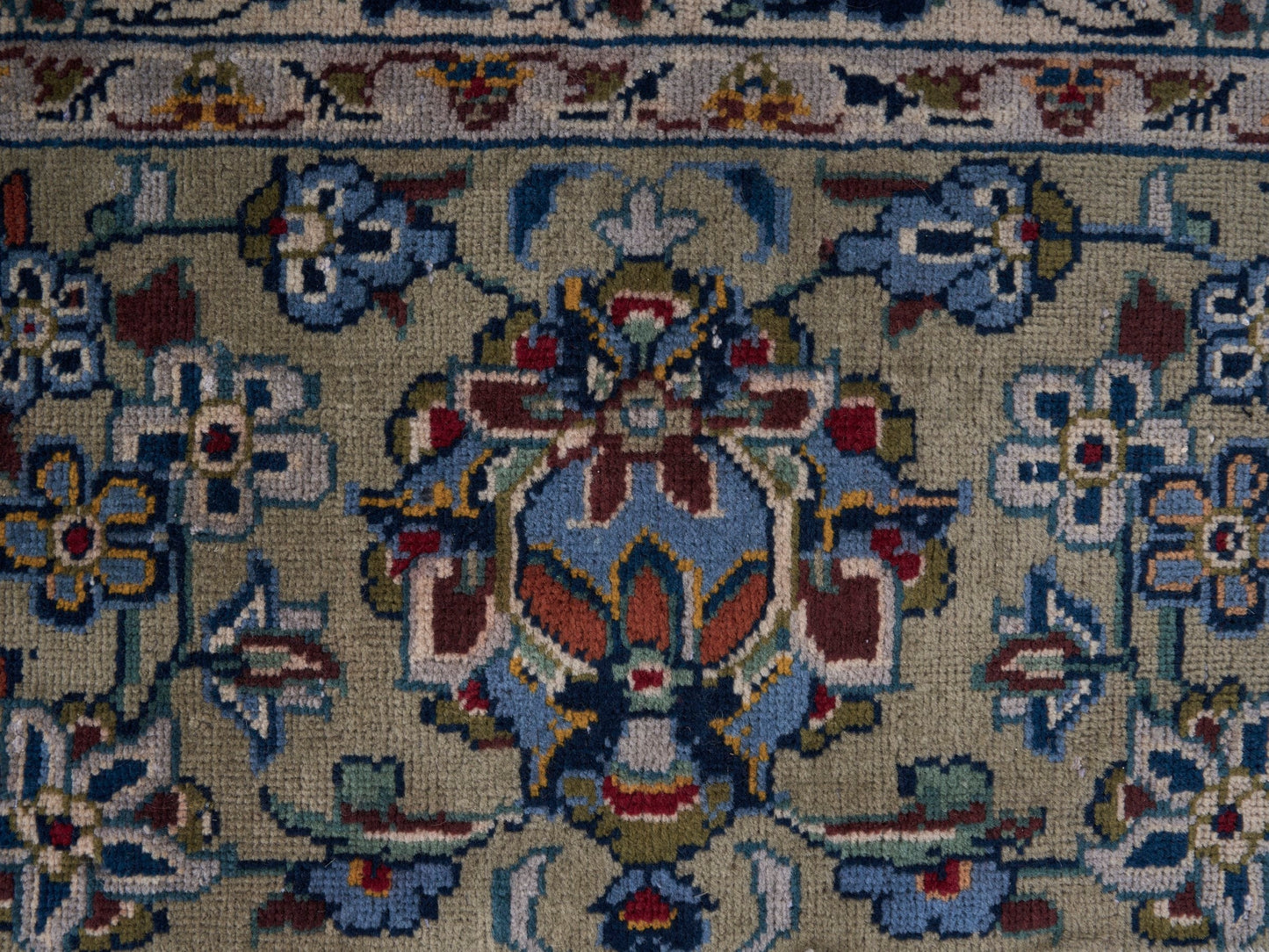 XL337 - 8'3" x 12'2"