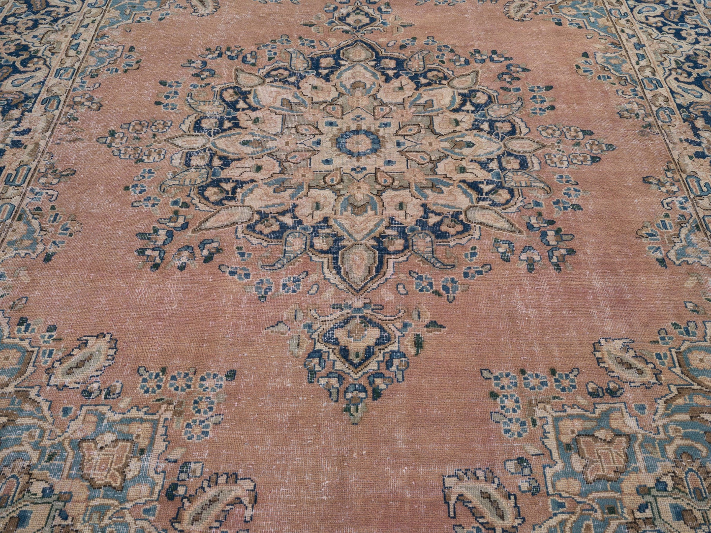 9042 - 8'10" x 11'9"