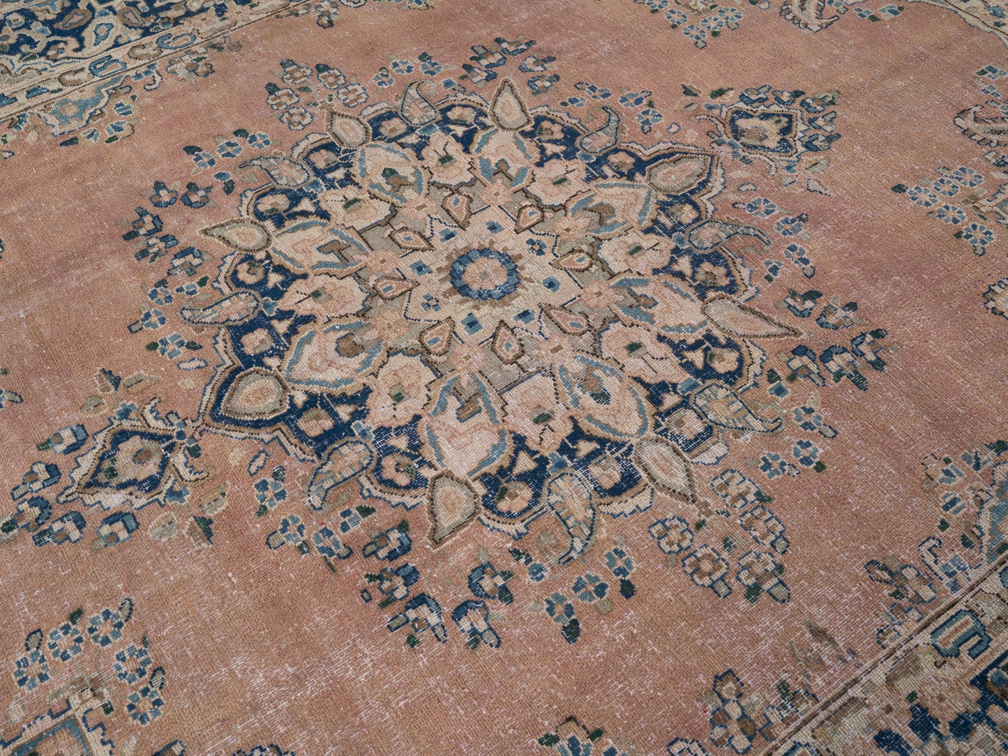 9042 - 8'10" x 11'9"