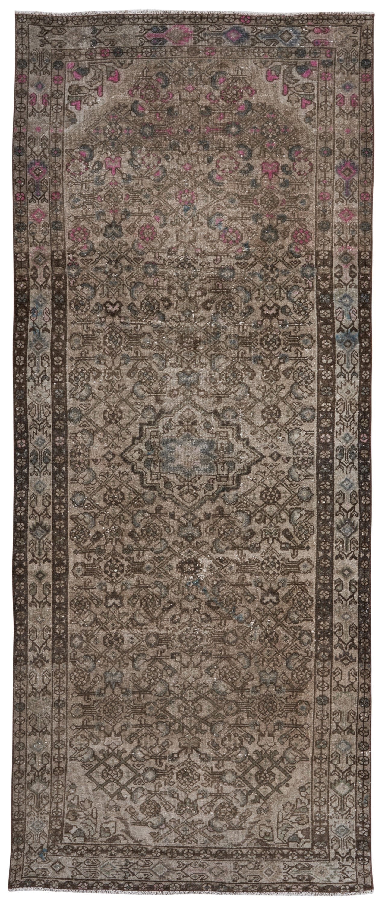 2720 - 3'7" x 8'9"