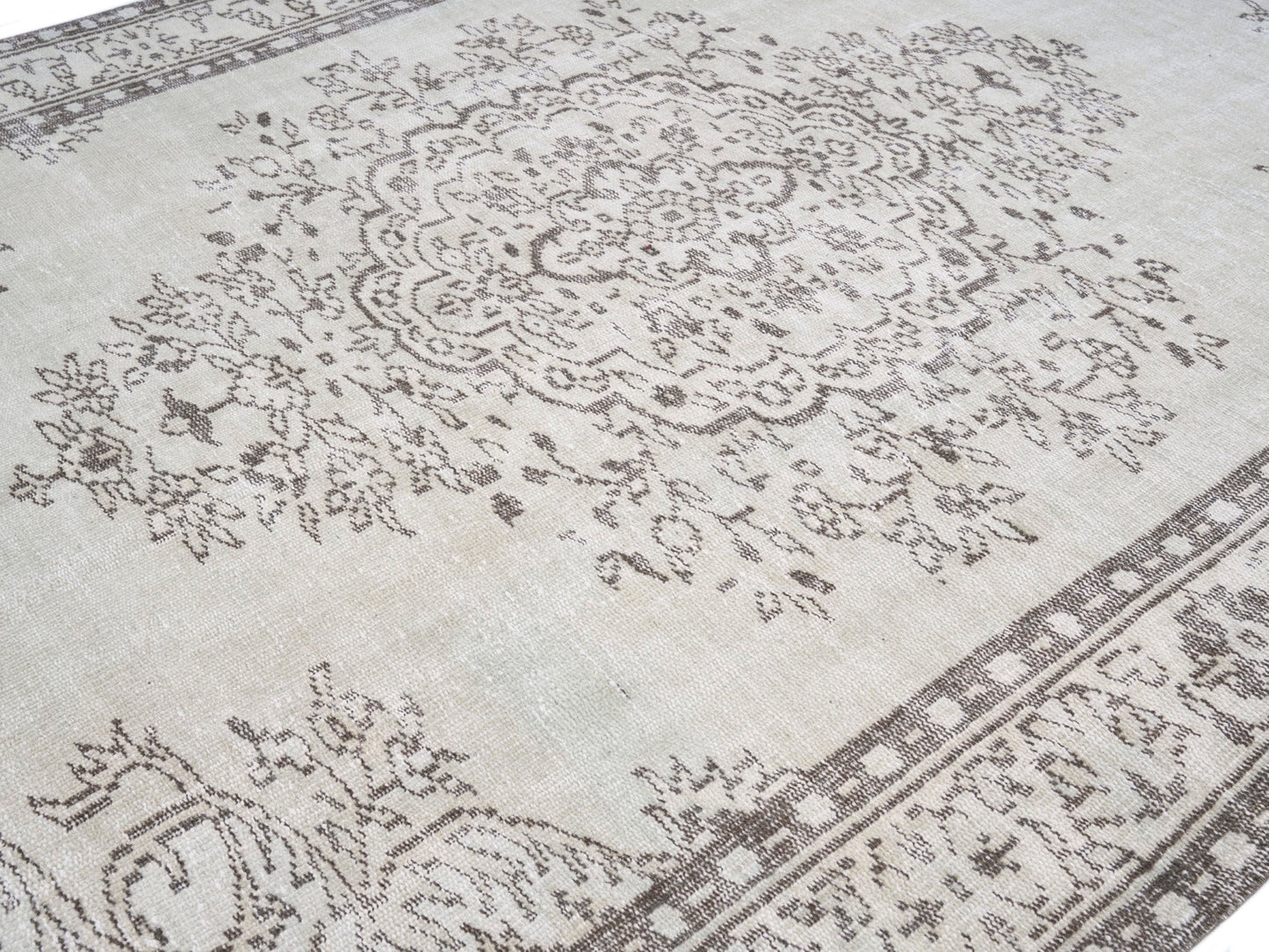 3309 - 6' x 9'10"