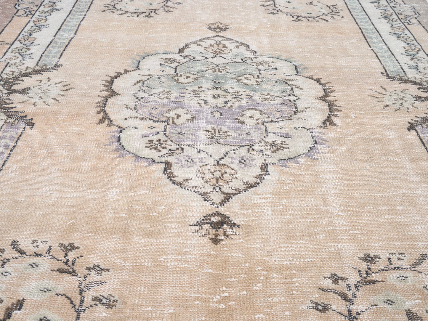 8601 - 5'10" x 8'10"