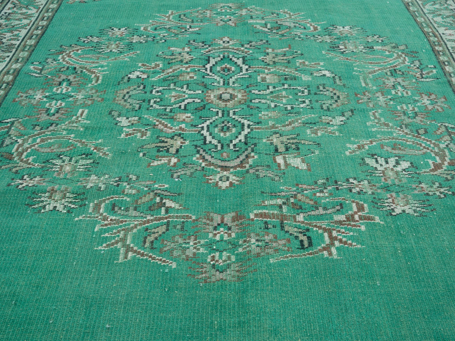 3297 - 6' x 9'2"
