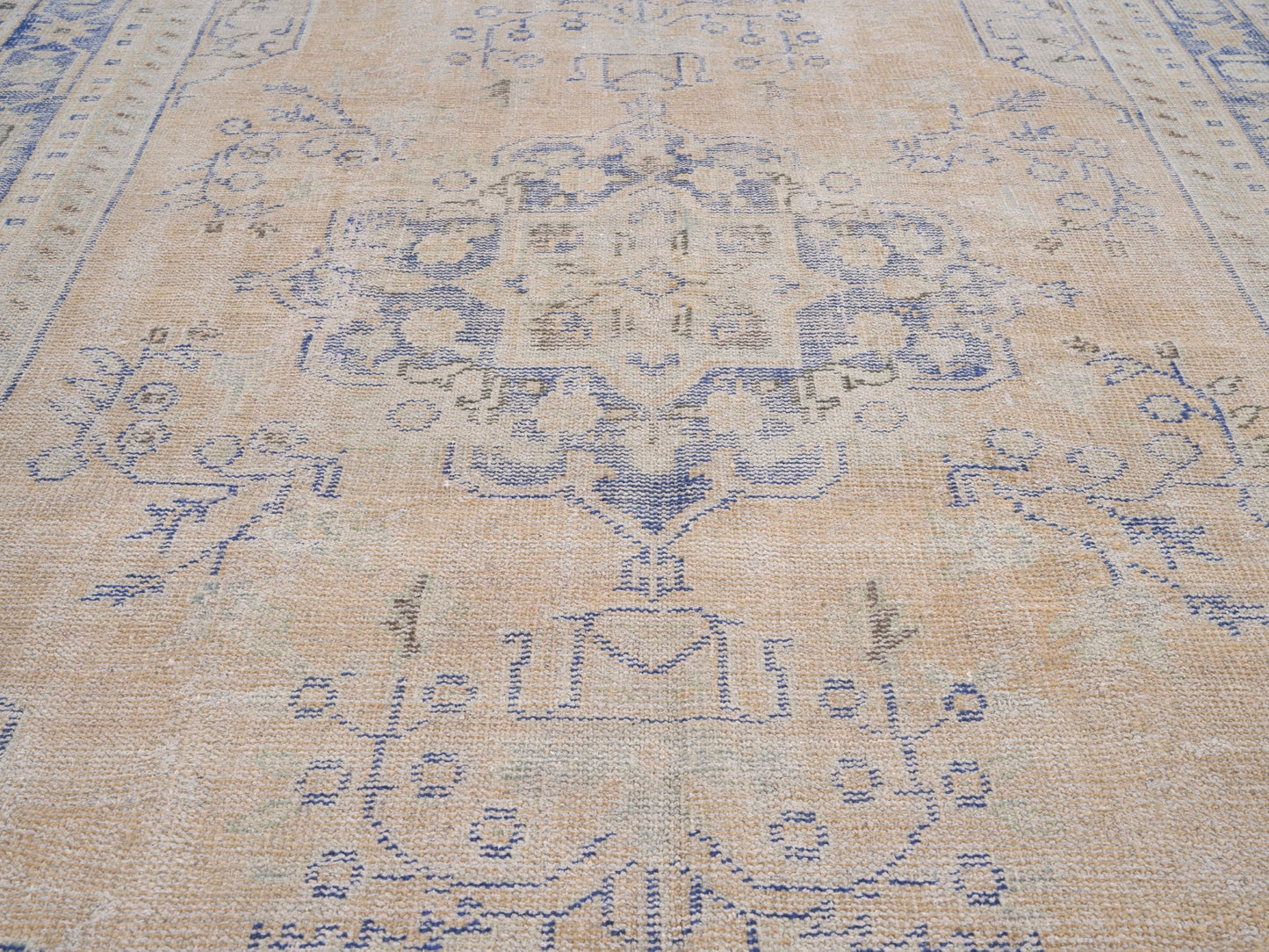 3267 - 6' x 9'1"