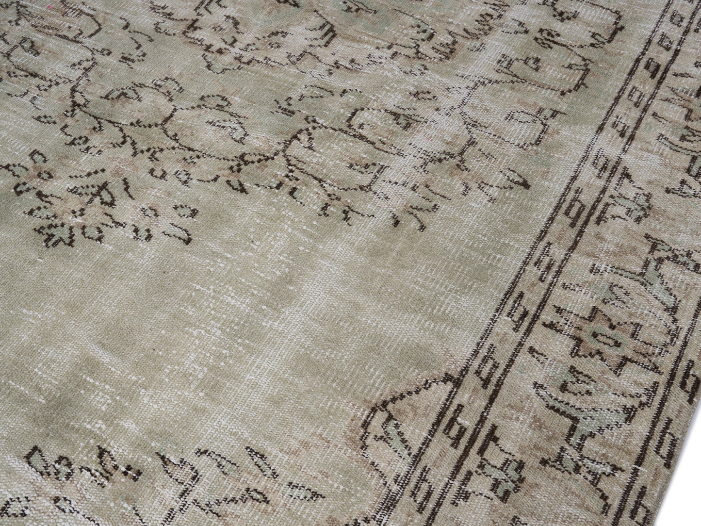 8009 - 5'11" x 9'11"