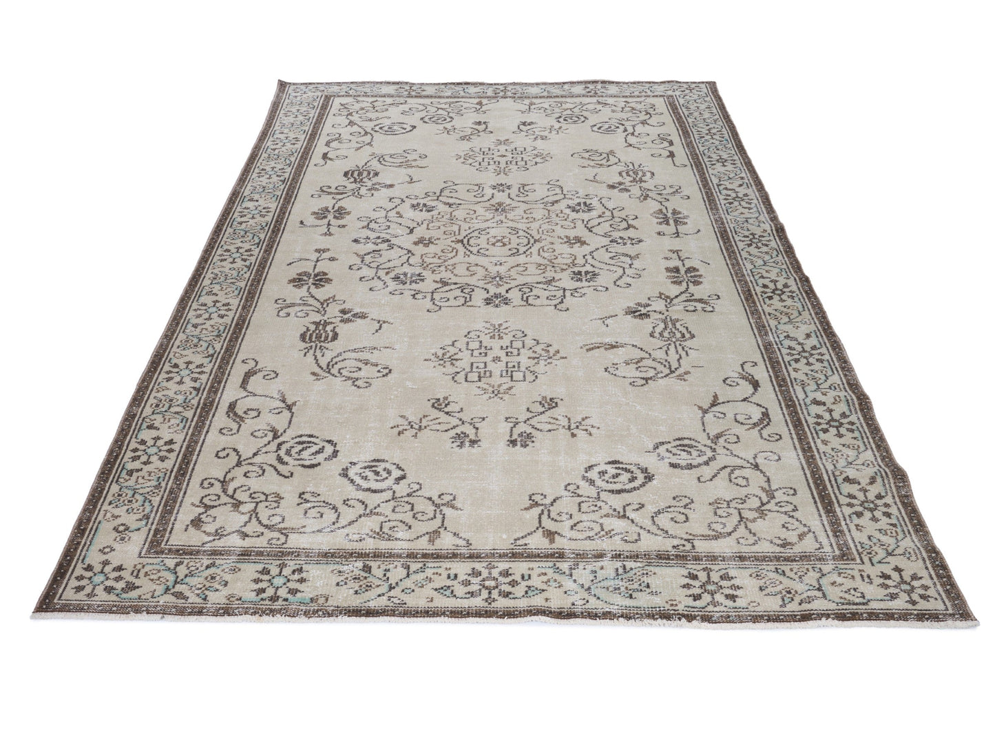 8116 - 6'10" x 10'9"