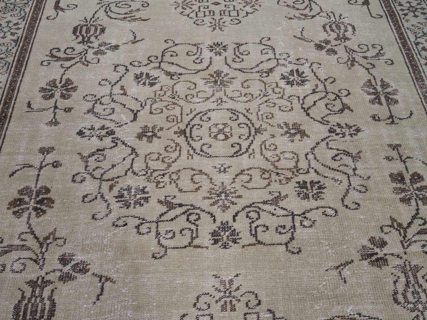 8116 - 6'10" x 10'9"