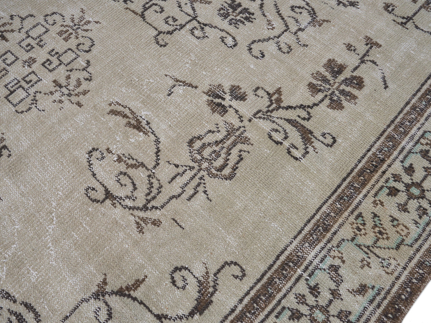 8116 - 6'10" x 10'9"