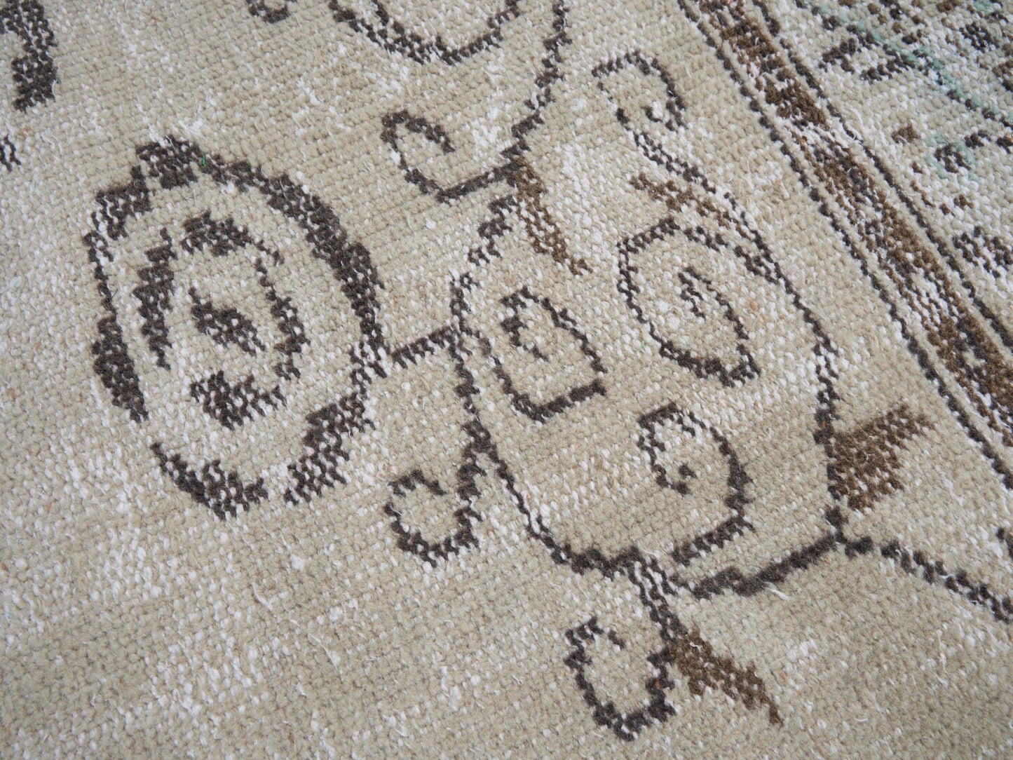 8116 - 6'10" x 10'9"