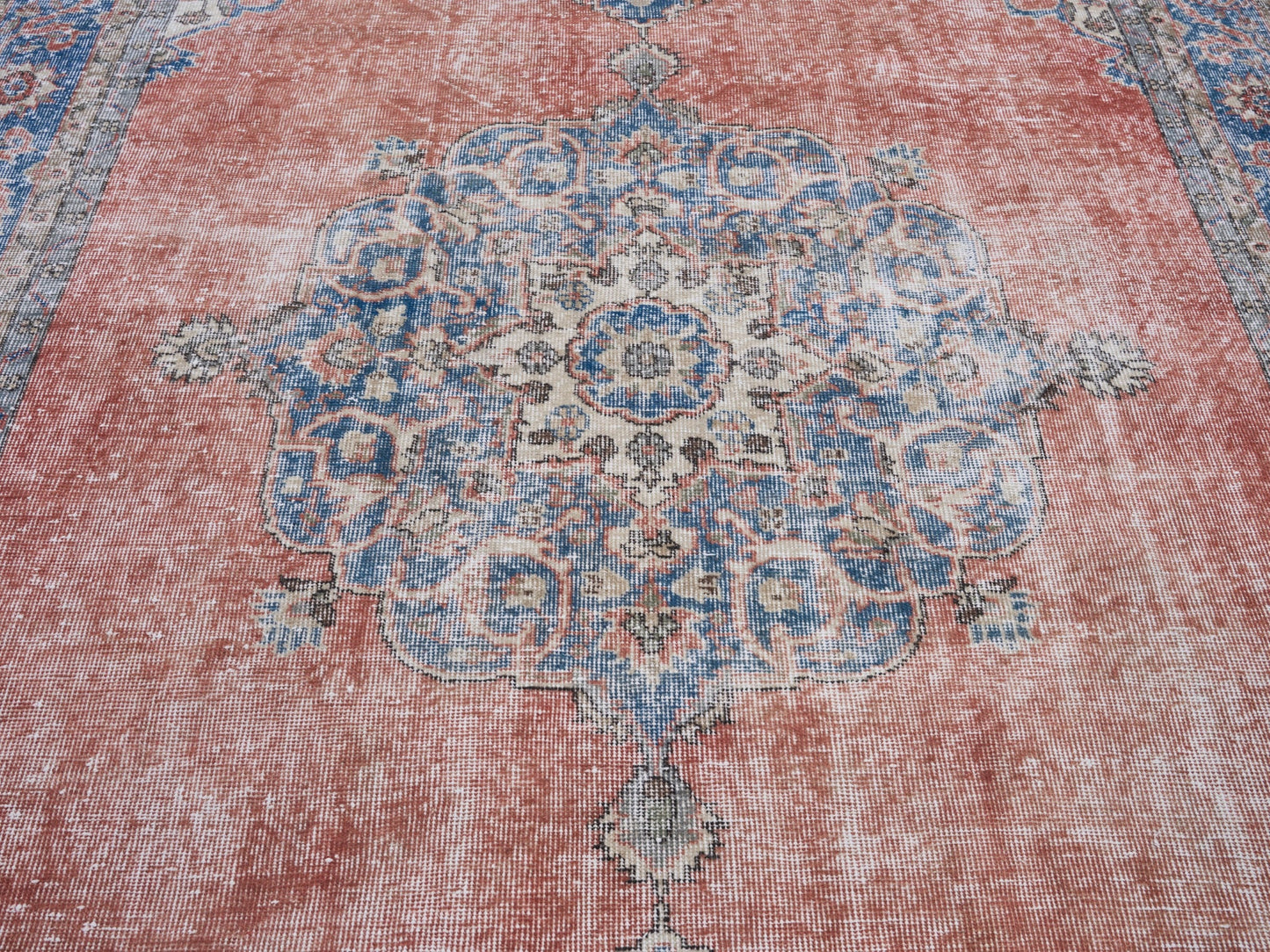 8114 - 7'1" x 10'11"