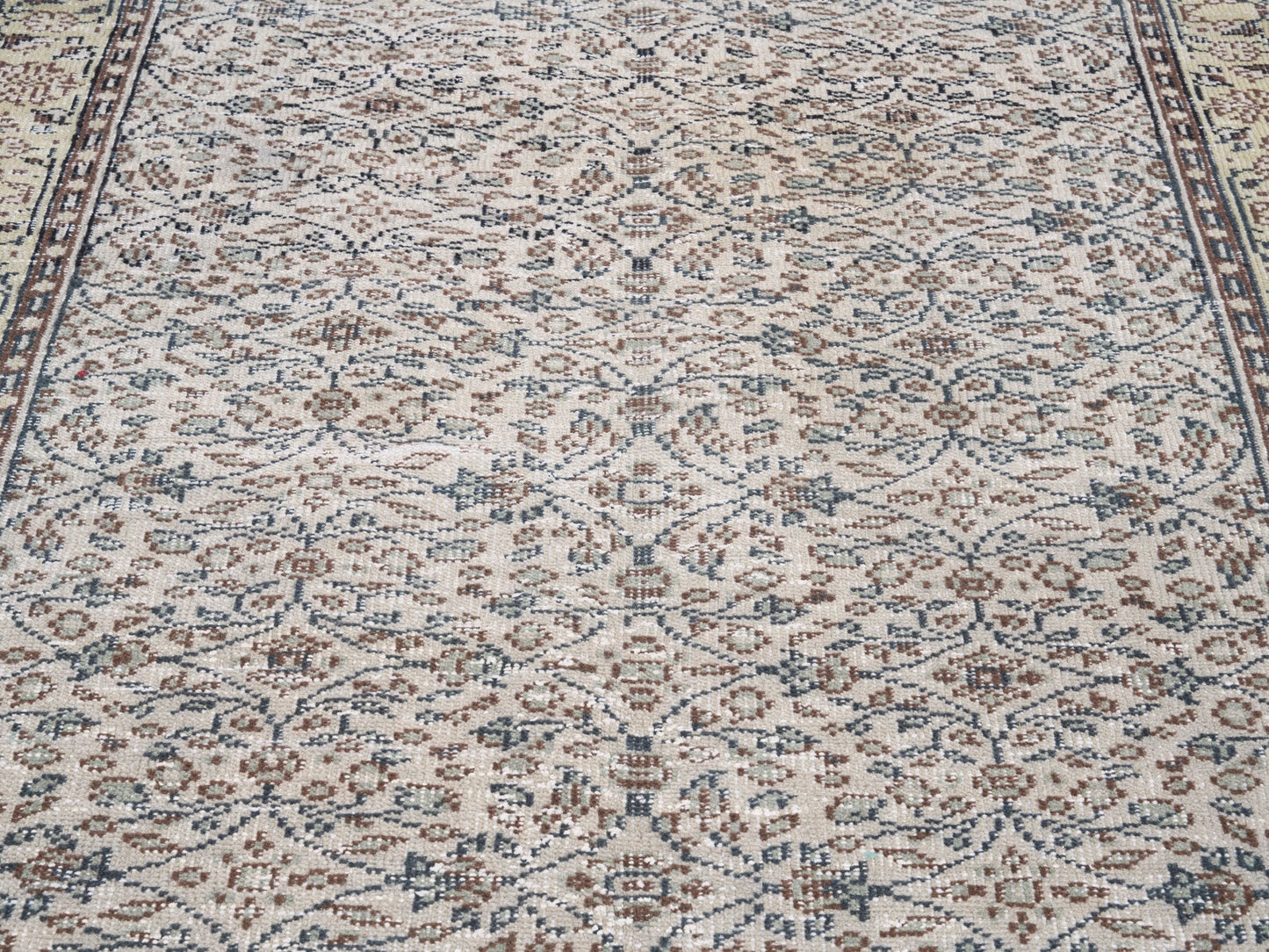 3498 - 4'6" x 8'4"