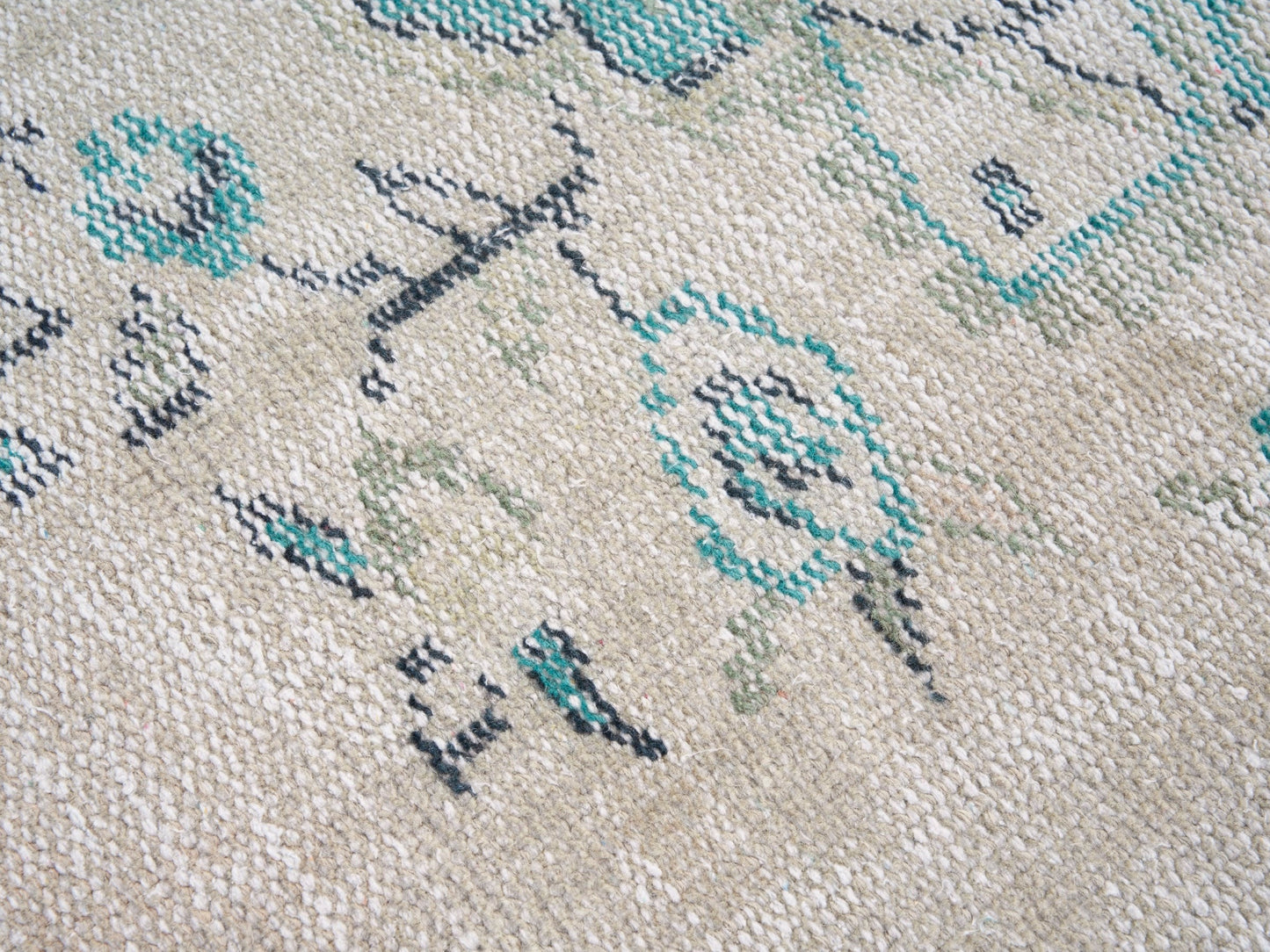 8695 - 4'11" x 8'10"