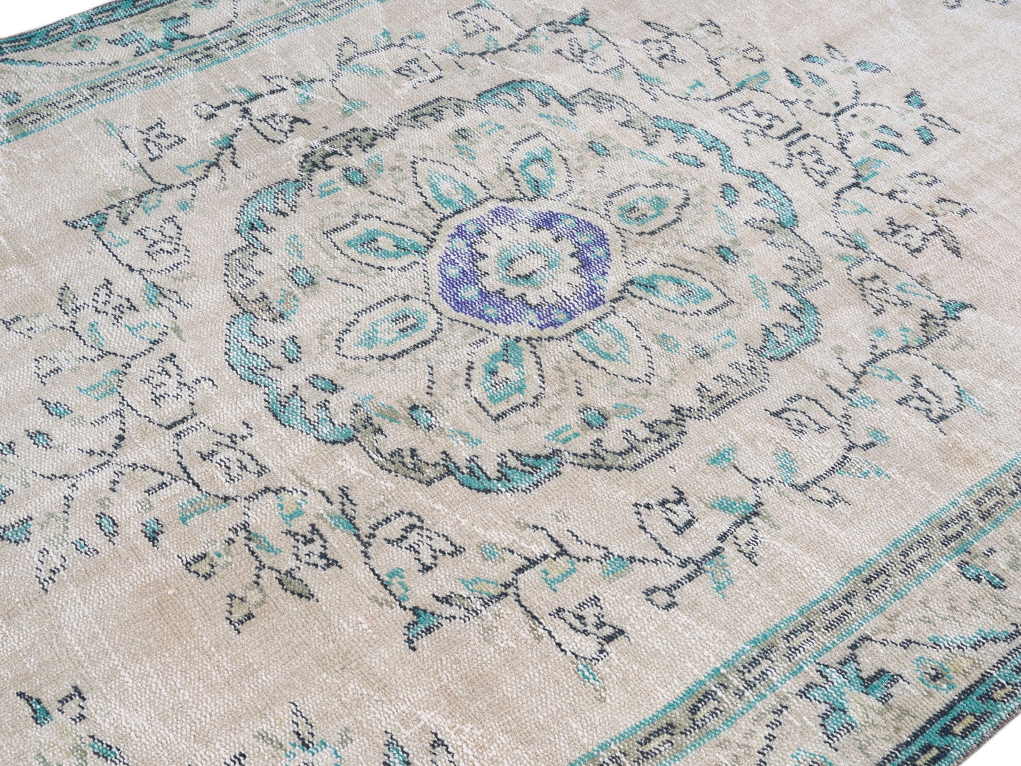 8695 - 4'11" x 8'10"