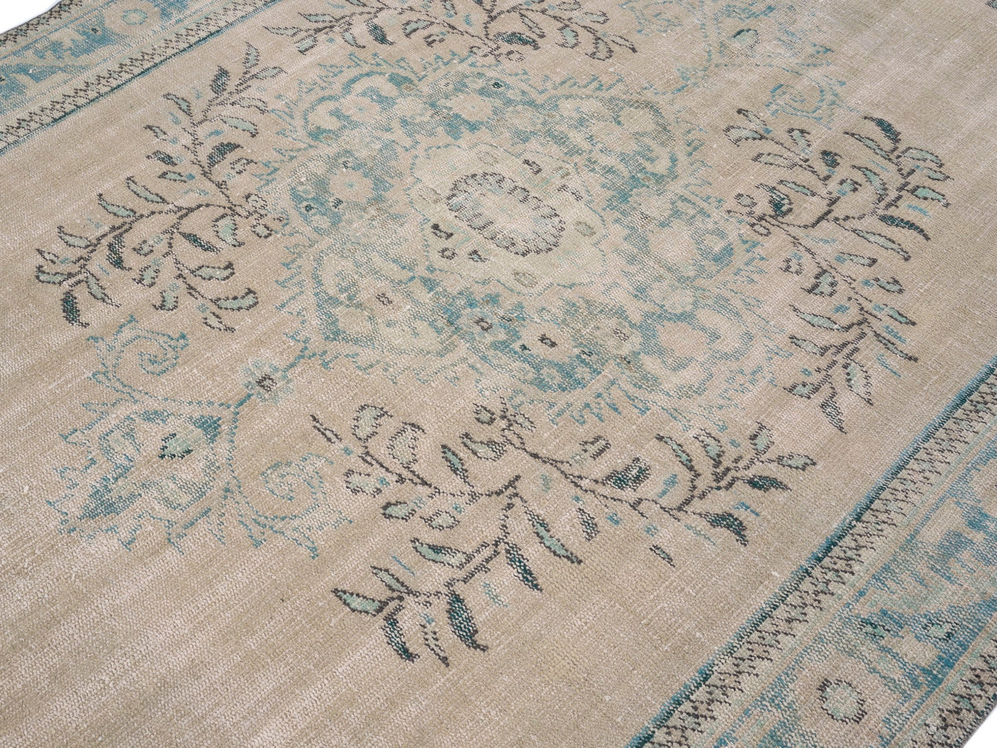 8718 - 5'11" x 9'11"