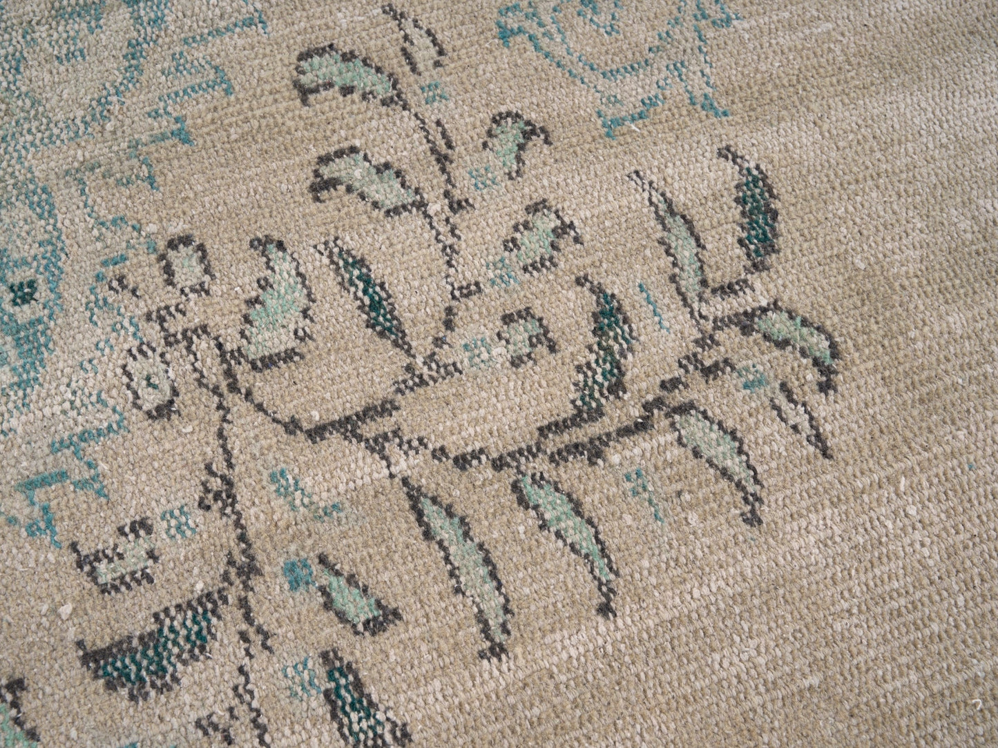 8718 - 5'11" x 9'11"