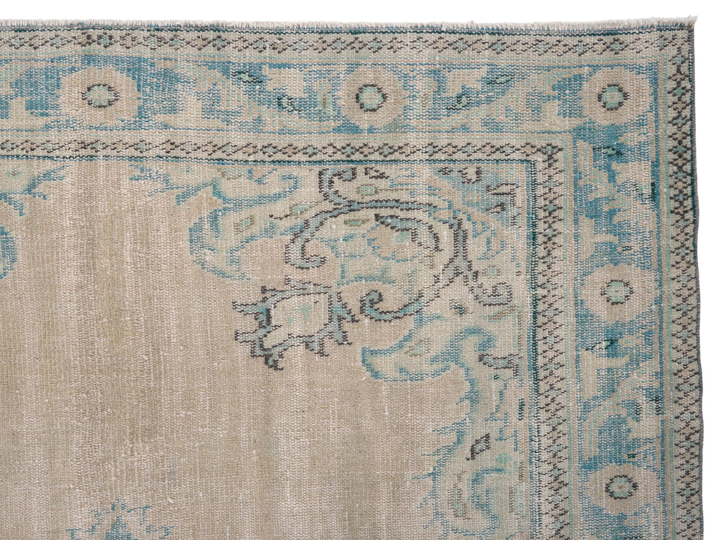 8718 - 5'11" x 9'11"