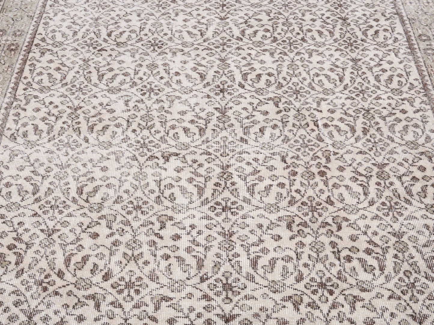 3399 - 5'3" x 9'1"