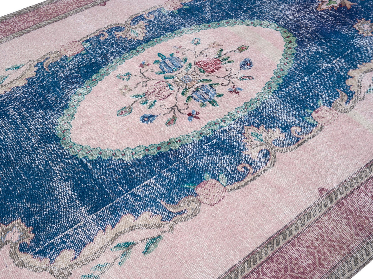 8444 - 6'10" x 10'5"