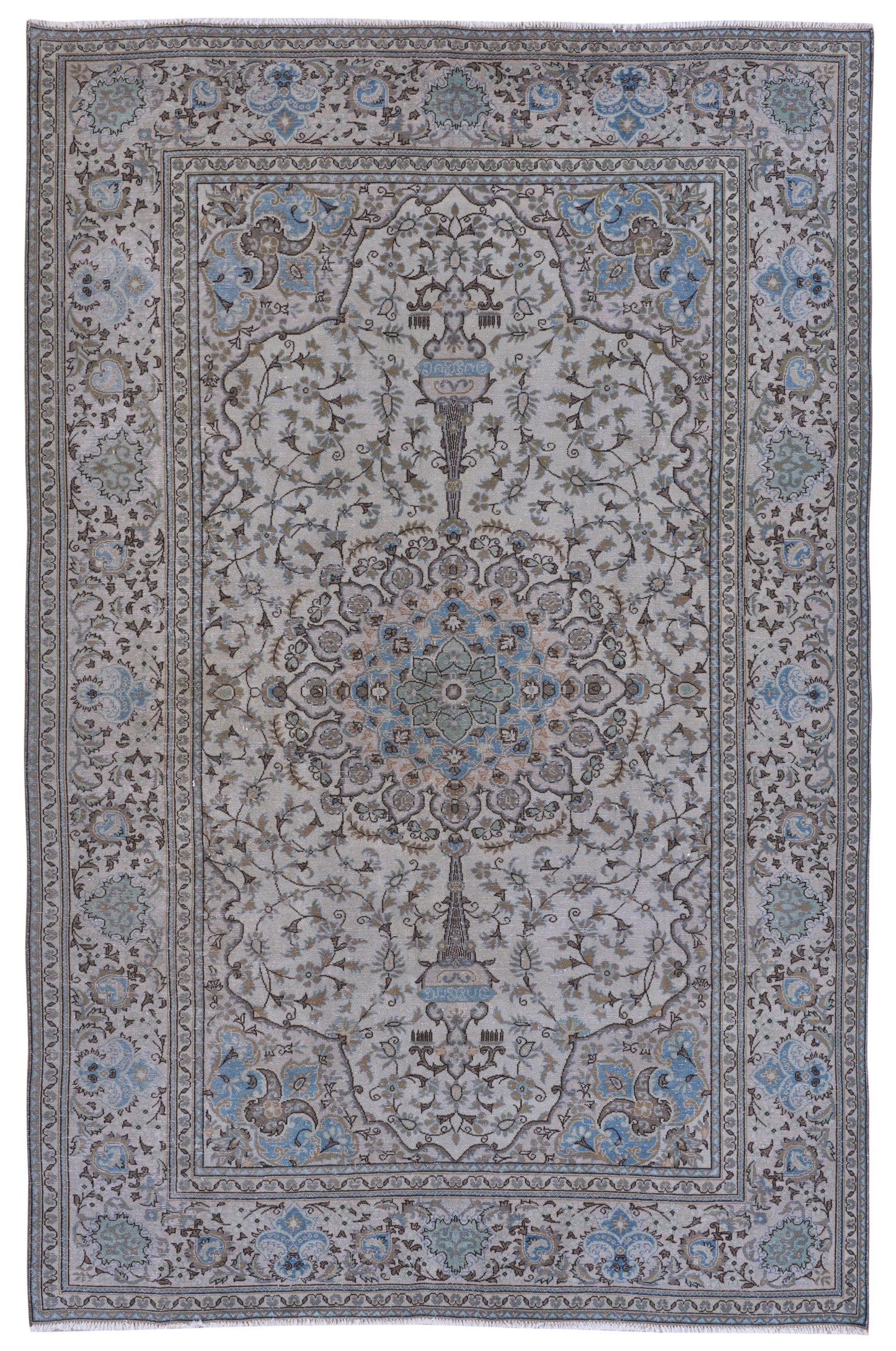 XL233 - 8'1" x 12'3"