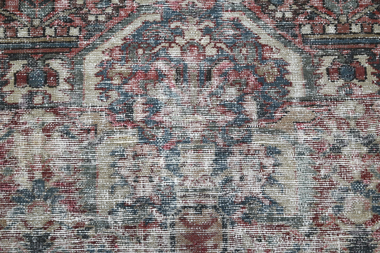 10001 - 9'4" x 11'10"