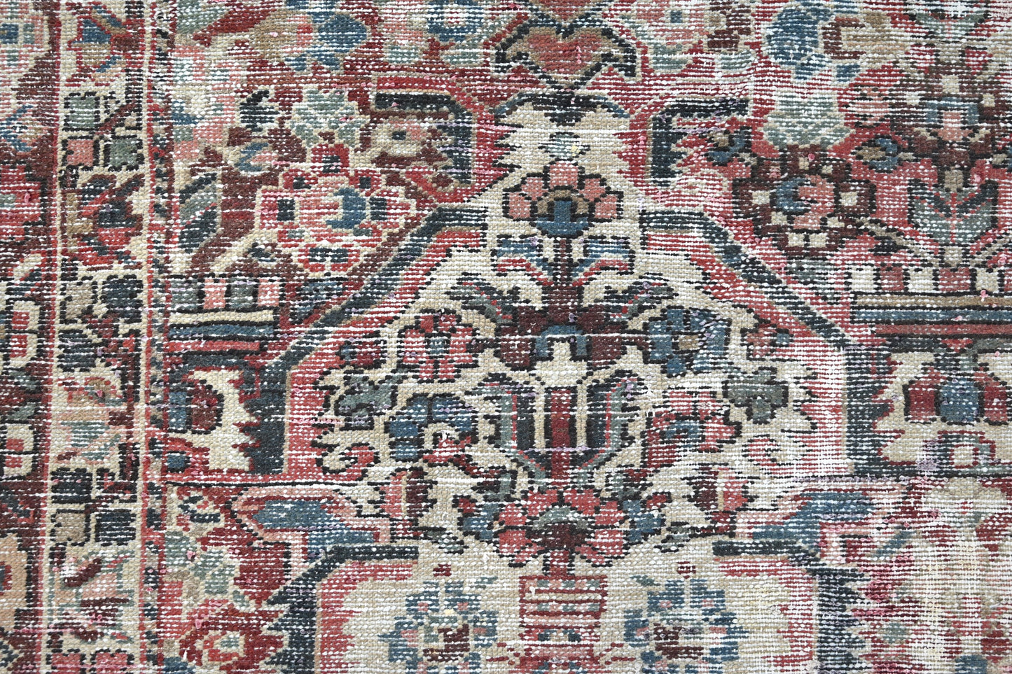 10001 - 9'4" x 11'10"