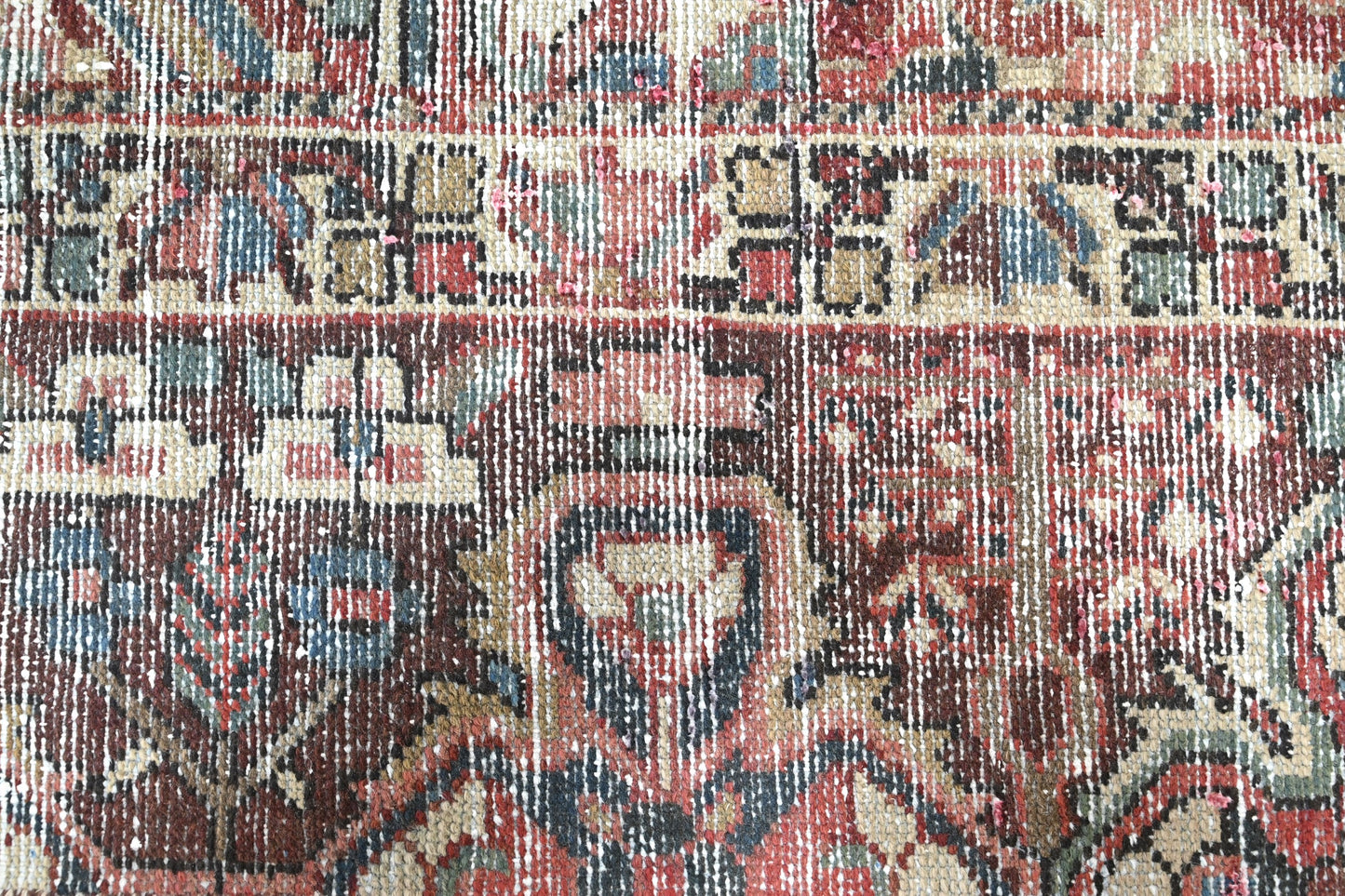 10001 - 9'4" x 11'10"