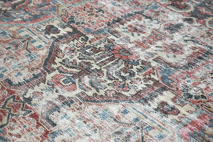 10001 - 9'4" x 11'10"