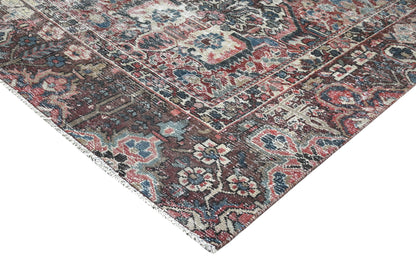 10001 - 9'4" x 11'10"