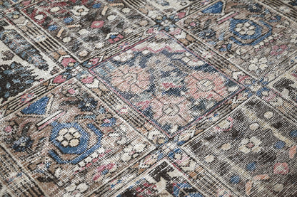 10002 - 7'9" x 10'7"