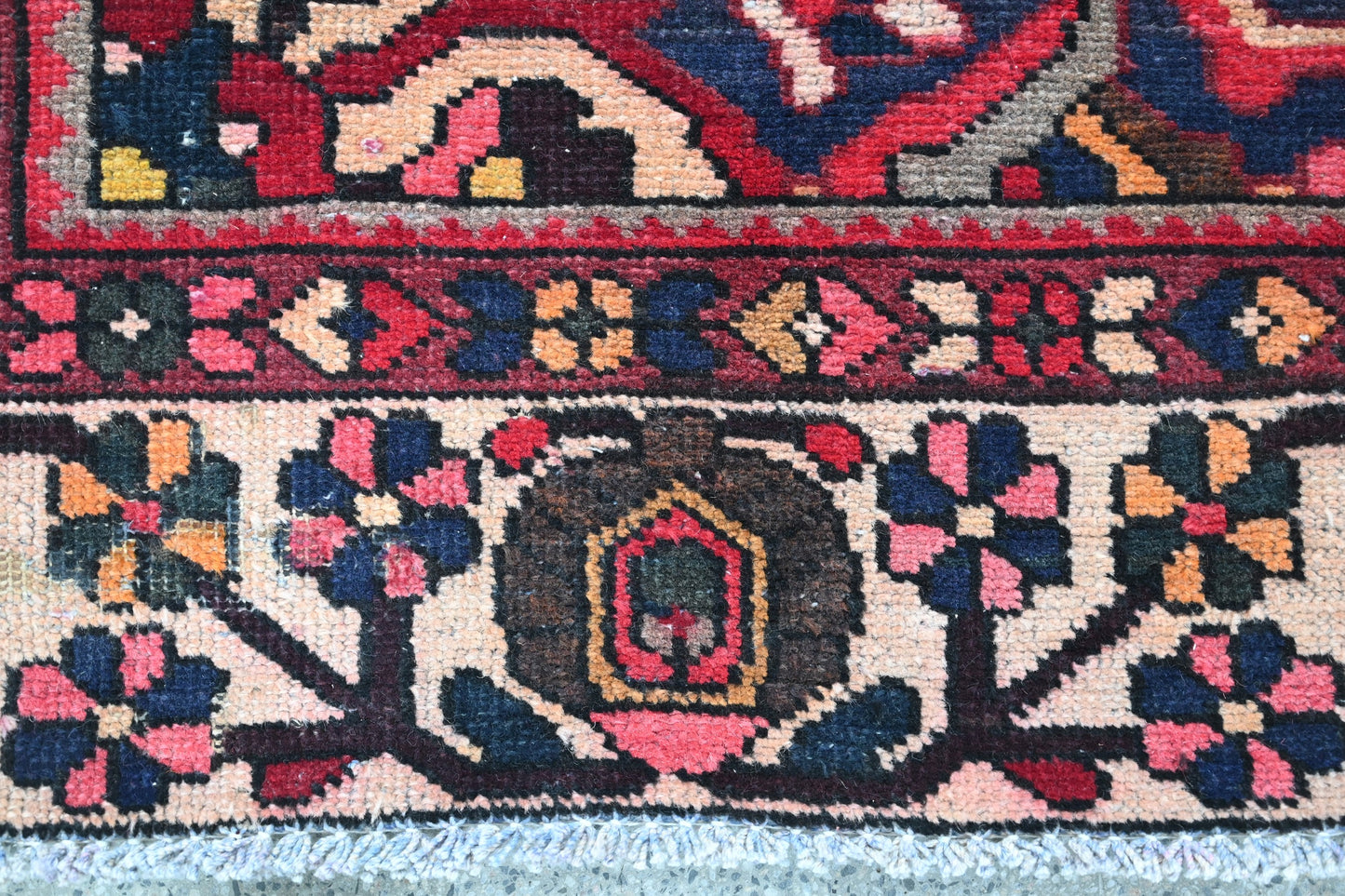 10006 - 5'11" x 9'9"