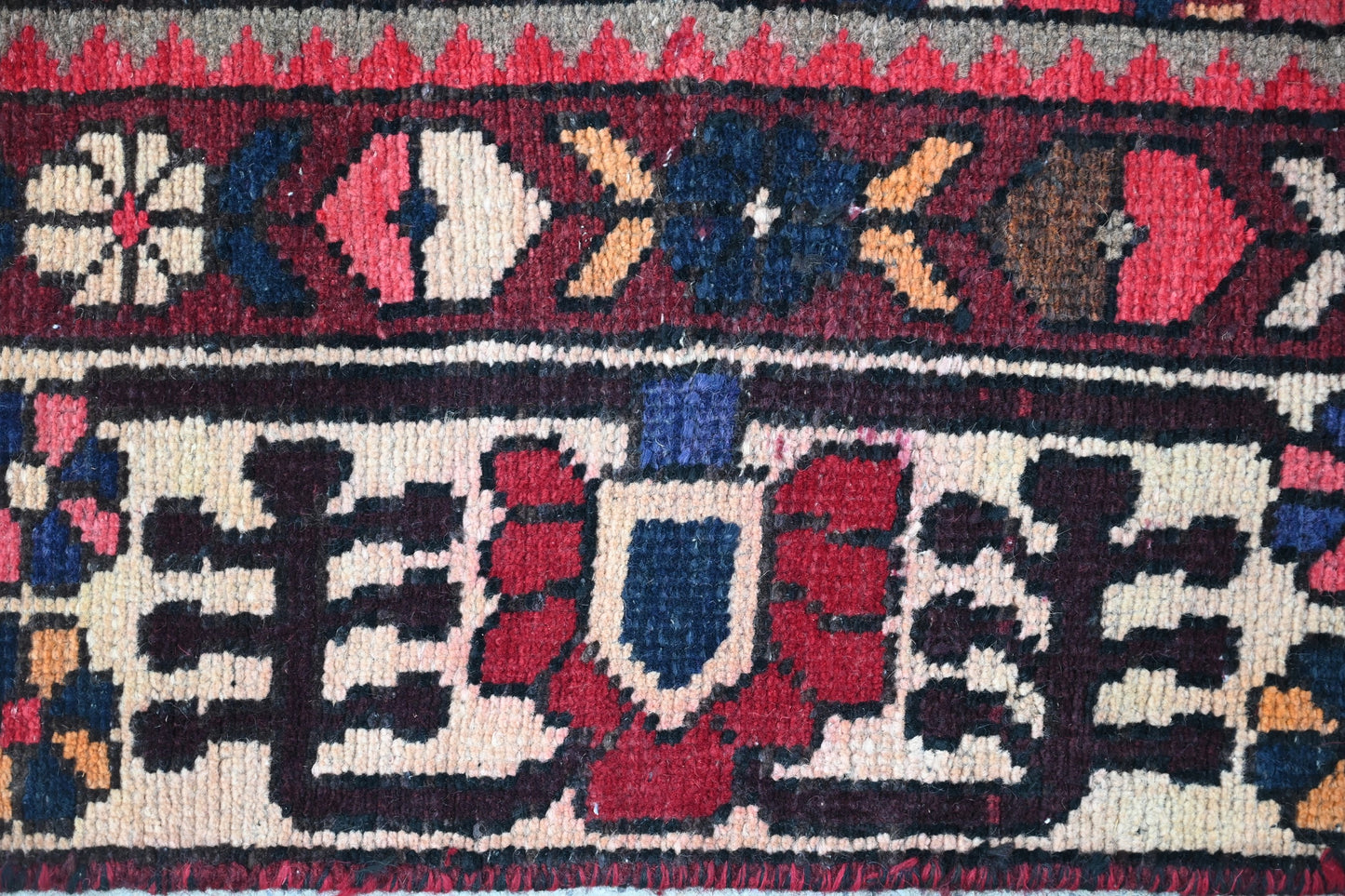 10006 - 5'11" x 9'9"