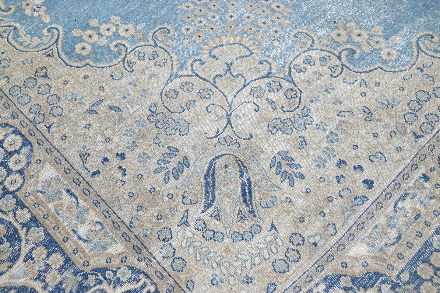 10009 - 8'11" x 12'2"