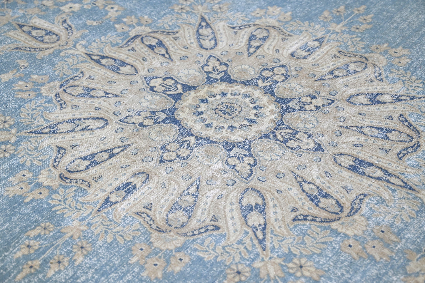 10009 - 8'11" x 12'2"