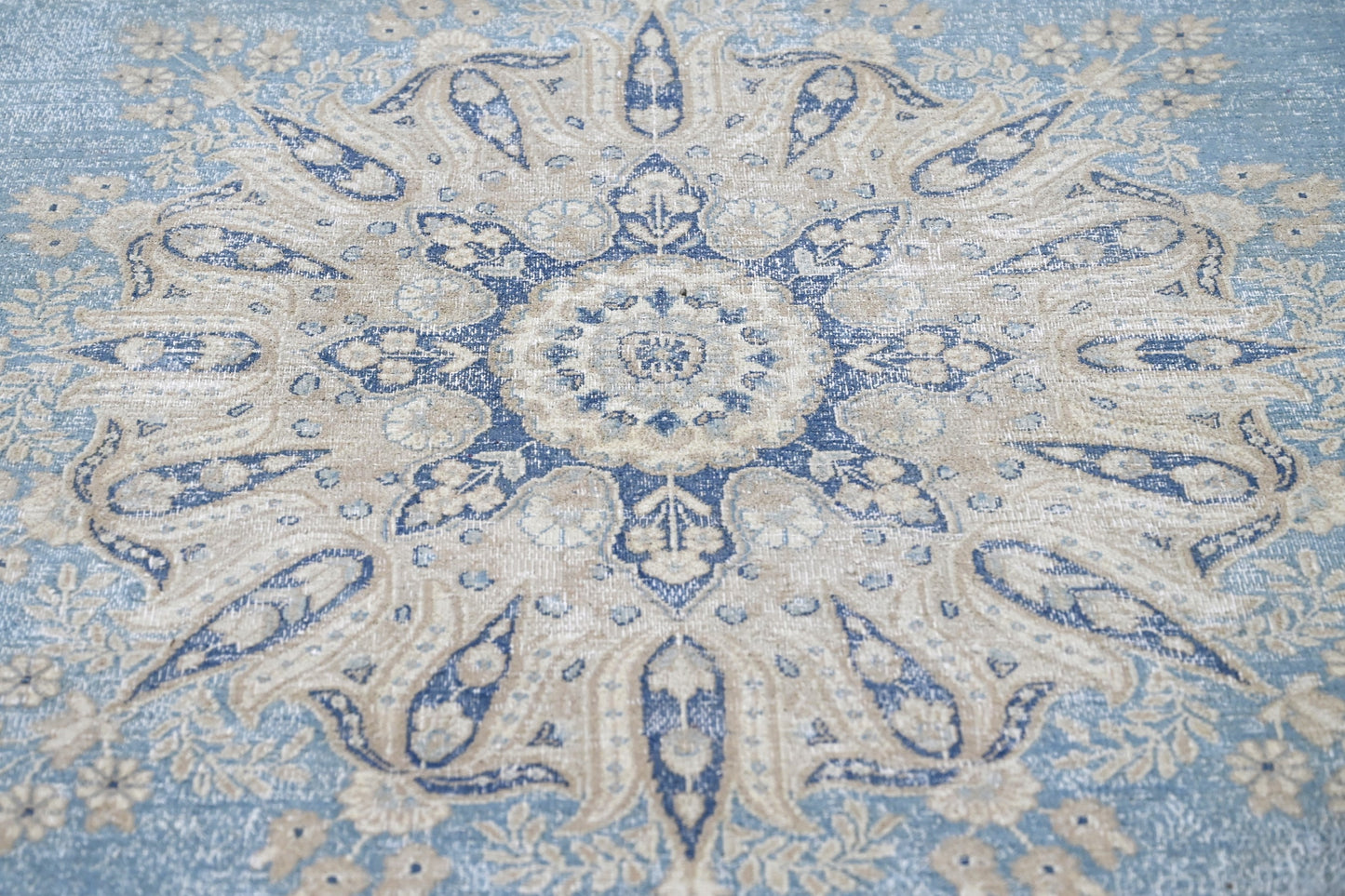 10009 - 8'11" x 12'2"