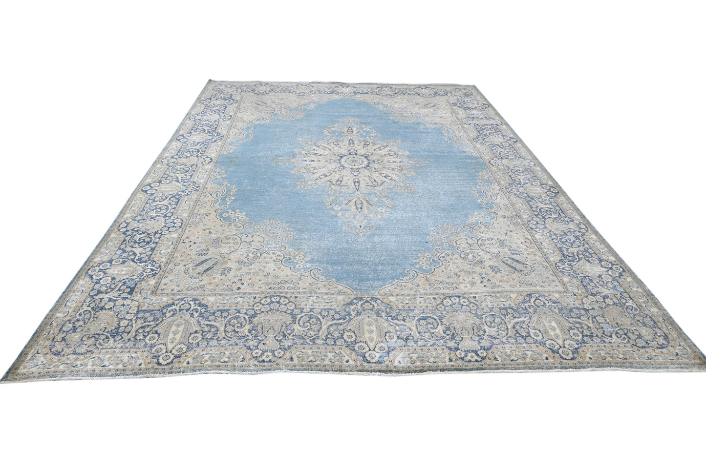 10009 - 8'11" x 12'2"