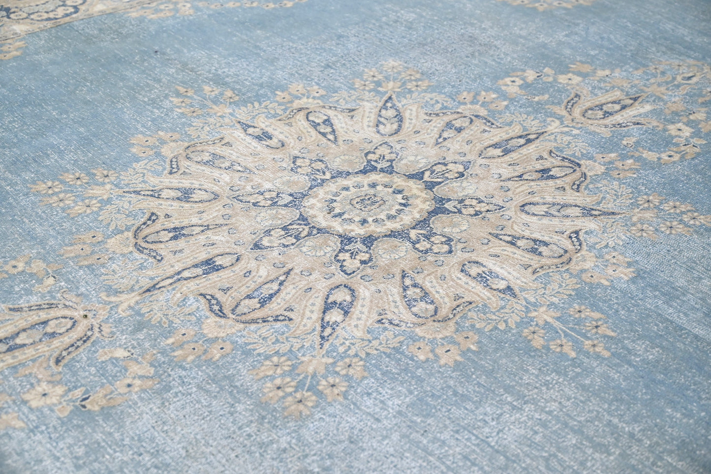 10009 - 8'11" x 12'2"