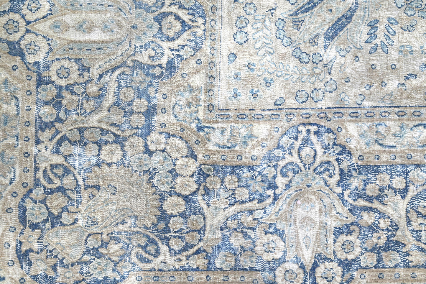 10009 - 8'11" x 12'2"