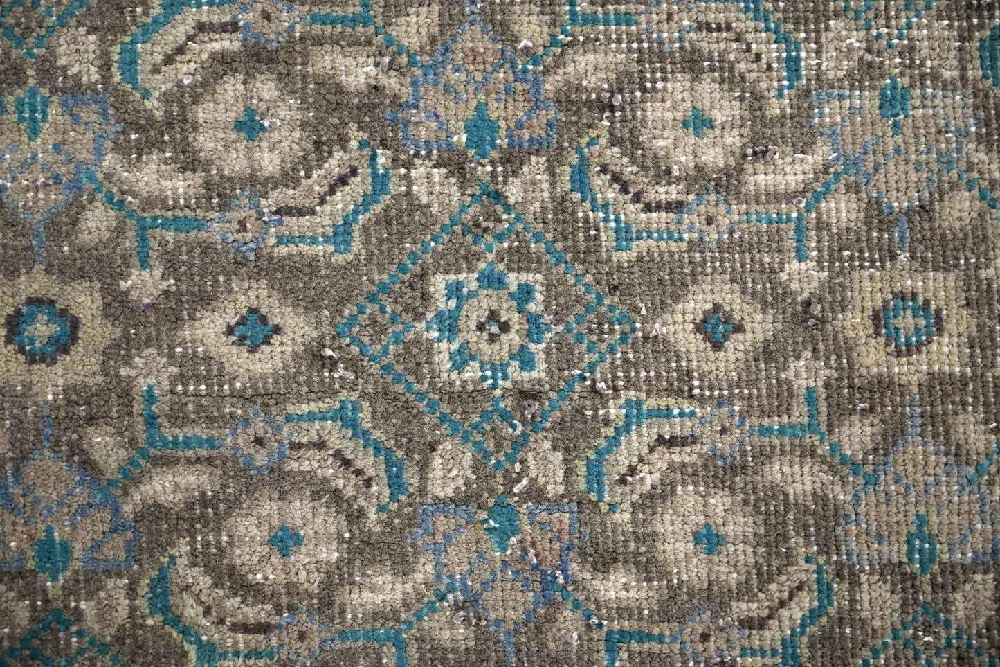 10018 - 2'7" x 8'11"