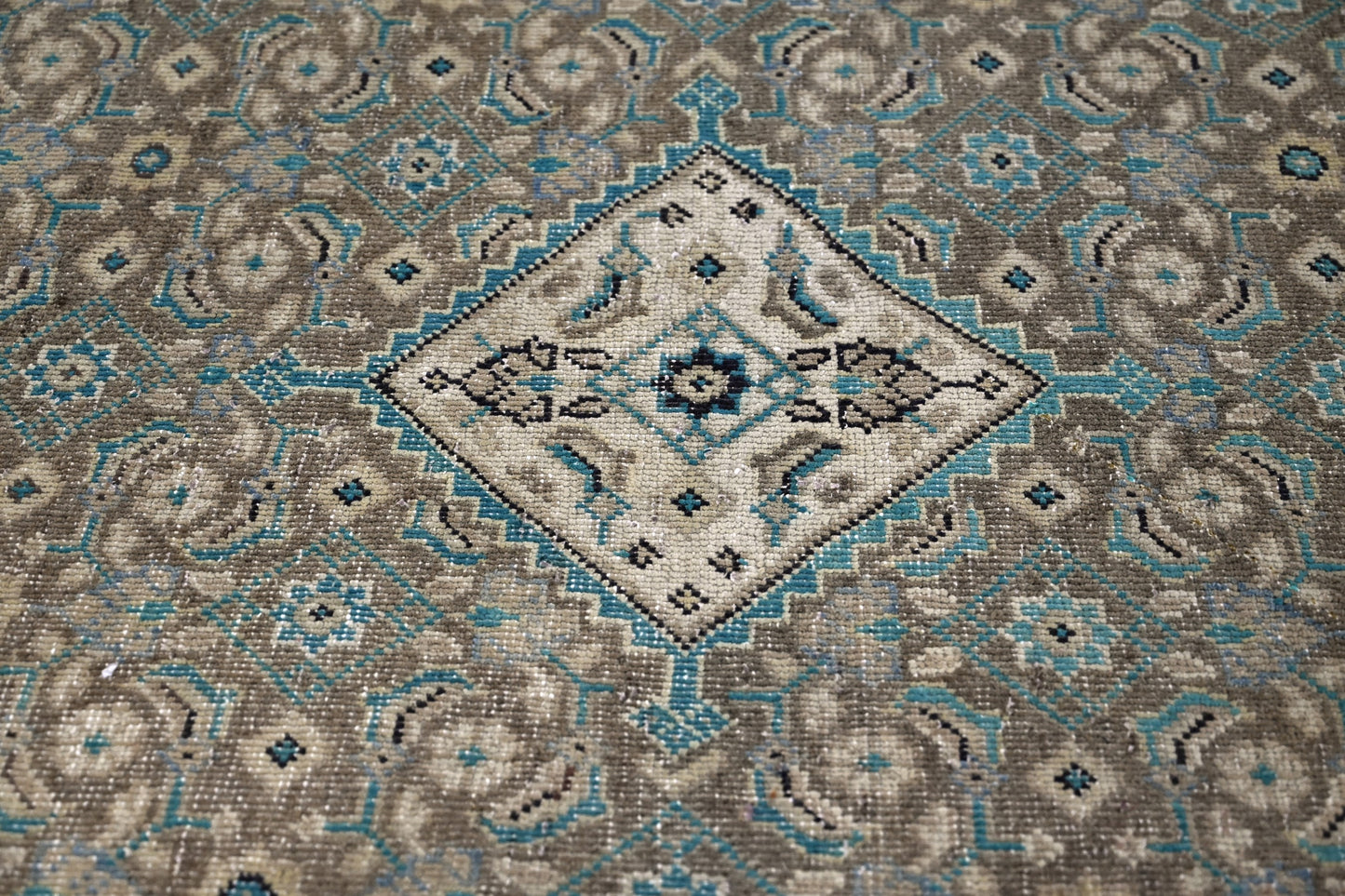 10018 - 2'7" x 8'11"