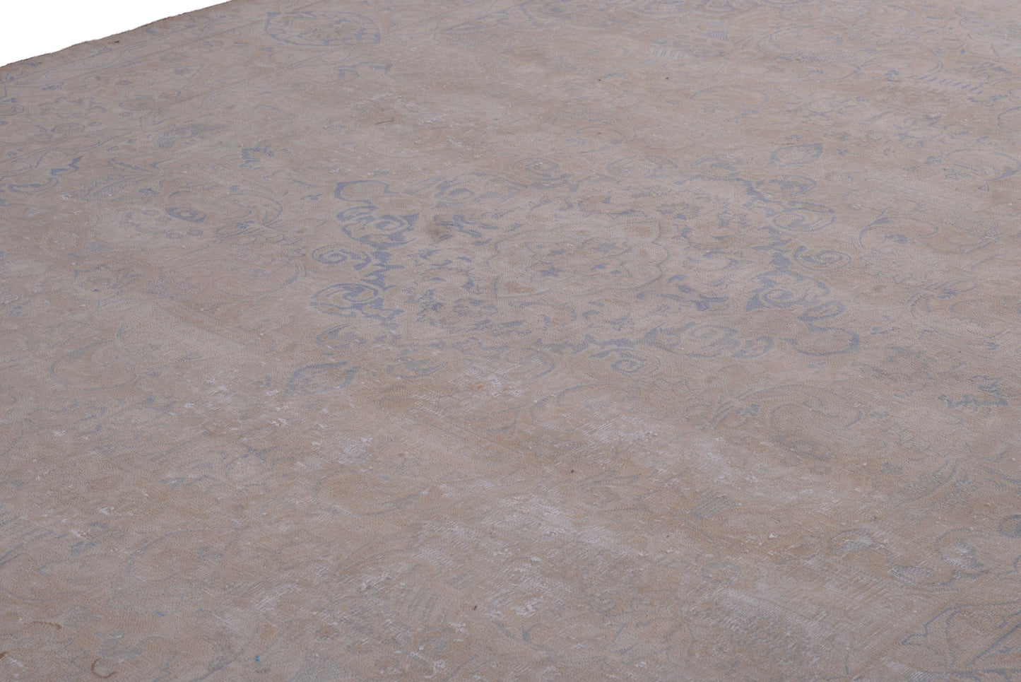 1665 - 9'9" x 12'10"