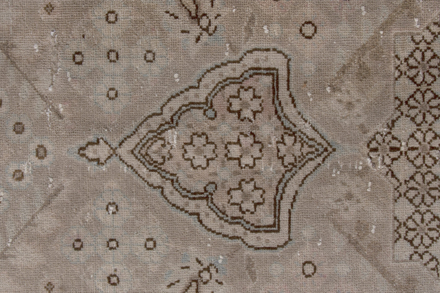 5012 - 9' x 14'2"