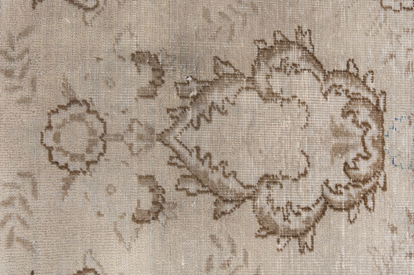 2033 - 8'5" x 11'10"