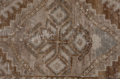 2050 - 3'11" x 10'11"