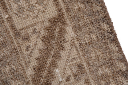 2050 - 3'11" x 10'11"